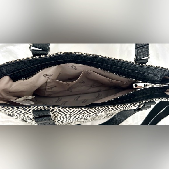 Jewell by Thirty-One Black and White Geometric Bag with shoulder strap. - Picture 6 of 12